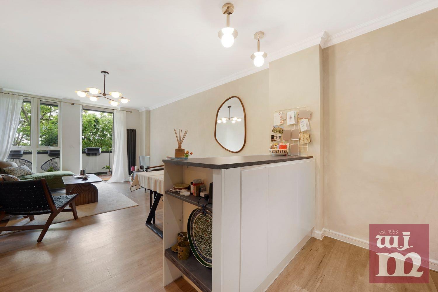 Maypole Court, Mile End